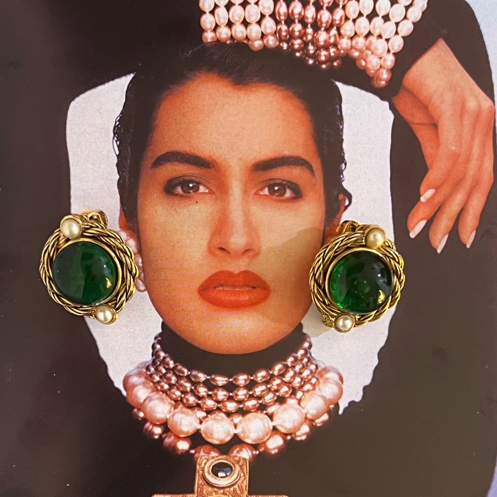 RARE!! Chanel Gripoix green glass clip earring with pearls